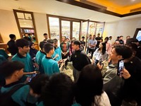 Momen Gibran Ajak Ratusan Anak Yatim Nonton Film Jumbo di Bioskop