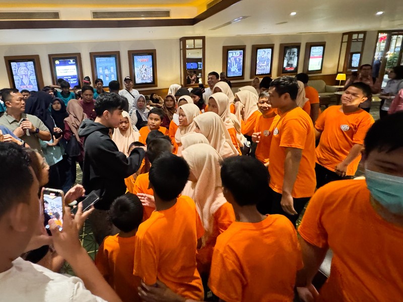Wapres Ajak Anak Yatim Saksikan Film Jumbo, Tanamkan Nilai Percaya Diri dan Persahabatan. (Biro SetWapres RI) Wapres Ajak Anak Yatim Saksikan Film Jumbo, Tanamkan Nilai Percaya Diri dan Persahabatan. (Biro SetWapres RI)