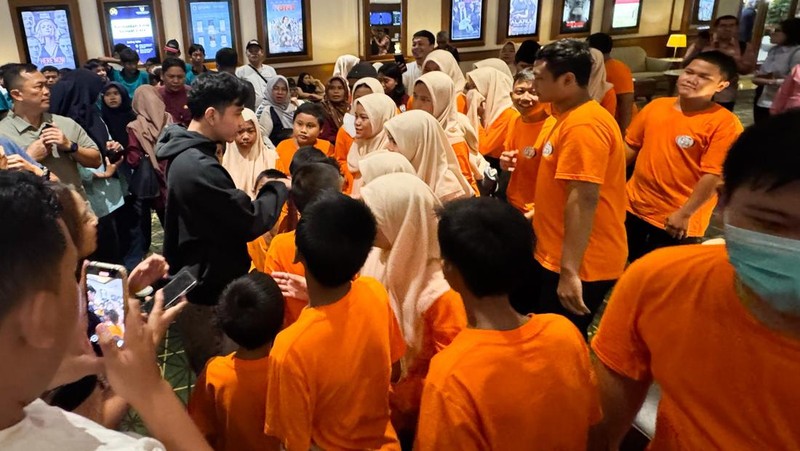Wapres Ajak Anak Yatim Saksikan Film Jumbo, Tanamkan Nilai Percaya Diri dan Persahabatan. (Biro SetWapres RI)
