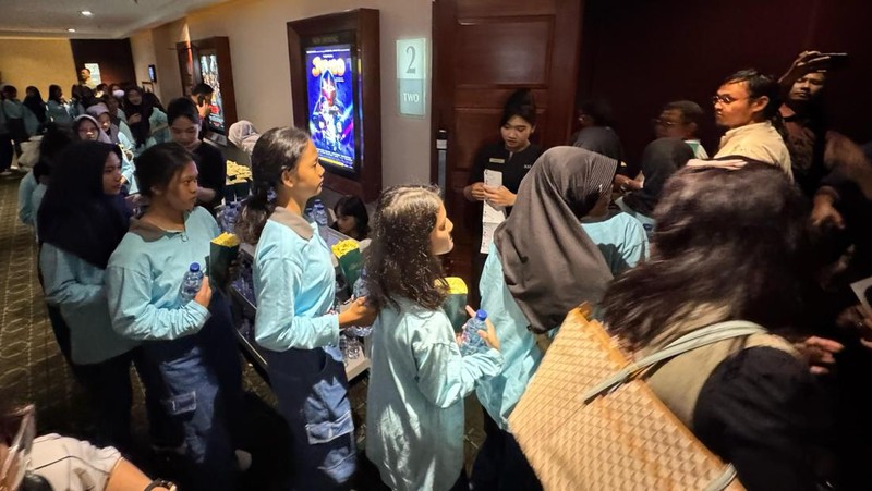 Wapres Ajak Anak Yatim Saksikan Film Jumbo, Tanamkan Nilai Percaya Diri dan Persahabatan. (Biro SetWapres RI)
