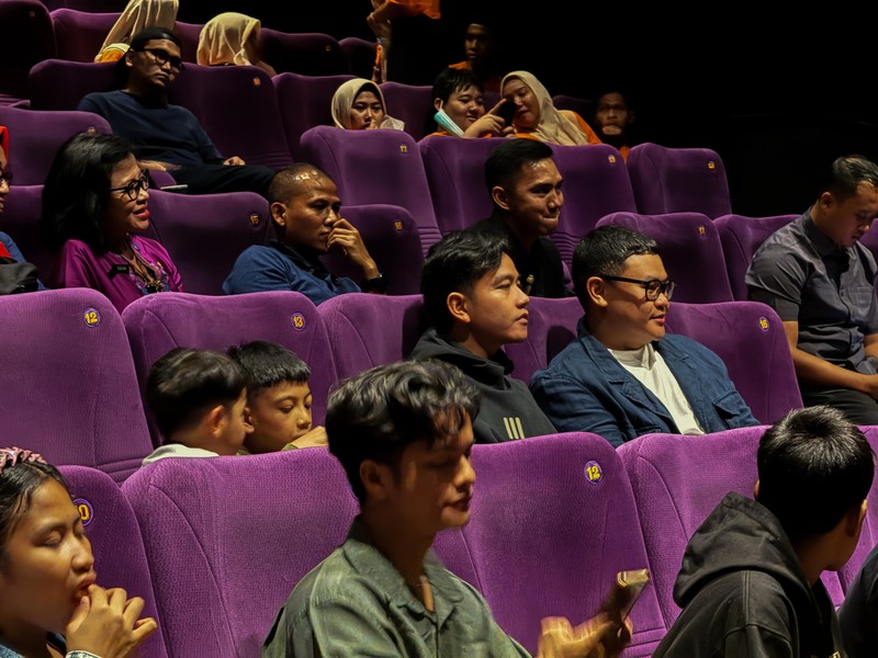Wapres Ajak Anak Yatim Saksikan Film Jumbo, Tanamkan Nilai Percaya Diri dan Persahabatan. (Biro SetWapres RI) Wapres Ajak Anak Yatim Saksikan Film Jumbo, Tanamkan Nilai Percaya Diri dan Persahabatan. (Biro SetWapres RI)