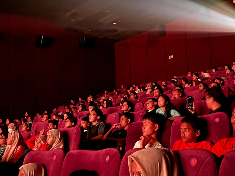 Wapres Ajak Anak Yatim Saksikan Film Jumbo, Tanamkan Nilai Percaya Diri dan Persahabatan. (Biro SetWapres RI)