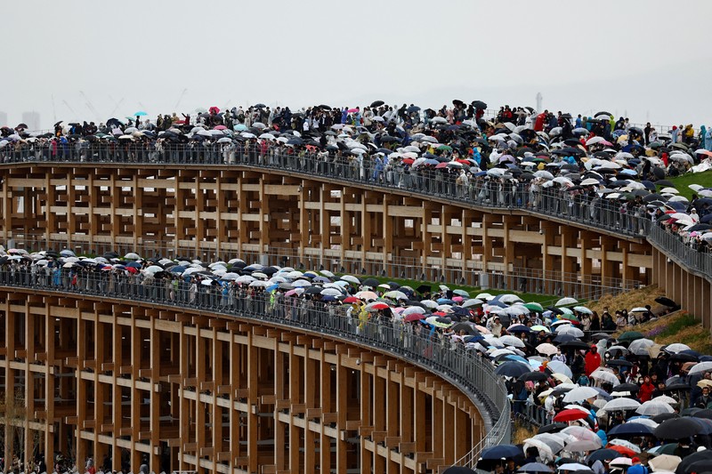 Grand Ring terlihat pada hari Jumat, 11 April 2025, sebelum hari pembukaan Osaka Expo 2025 di Osaka, Jepang bagian barat. (Kyodo News via AP)