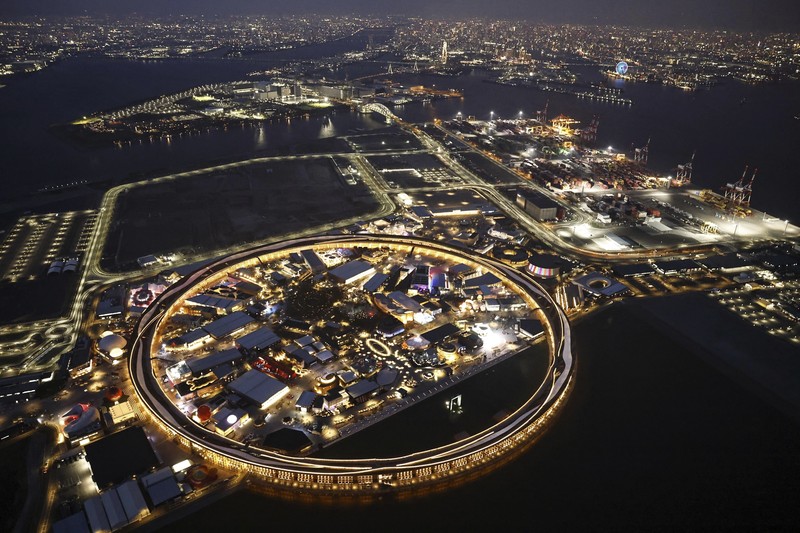 Japan Osaka Expo Grand Ring terlihat pada hari Jumat, 11 April 2025, sebelum hari pembukaan Osaka Expo 2025 di Osaka, Jepang bagian barat. (Kyodo News via AP)