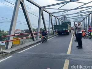 Jalur Alternatif Dampak Kemacetan Lubang di Jembatan Pajarakan Probolinggo