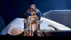 Video: Permintaan Maaf Lady Gaga gegara Mikrofon Mati Saat Tampil di Coachella