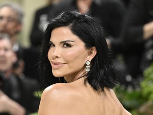 Lauren Sanchez Butuh Kostum ke Luar Angkasa, Oscar de la Renta Turun Tangan