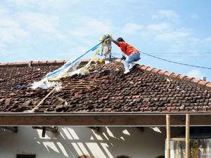 Digantungi Petasan, Balon Udara Meledak Rusak Rumah Warga di Tulungagung