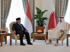 Presiden Republik Indonesia Prabowo Subianto (kiri) dan Emir Kerajaan Qatar Sheikh Tamim bin Hamad Al Thani di Istana Amiri Diwan, Doha, Qatar, Minggu (13/4/2025).