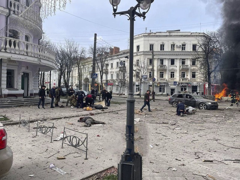 Russia Ukraine War The city center in the aftermath of the Russia's missile attack that killed at least 21 civilians in Sumy, Ukraine, Sunday, April 13, 2025. (AP Photo)