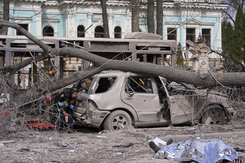 Russia Ukraine War The city center in the aftermath of the Russia's missile attack that killed at least 21 civilians in Sumy, Ukraine, Sunday, April 13, 2025. (AP Photo)