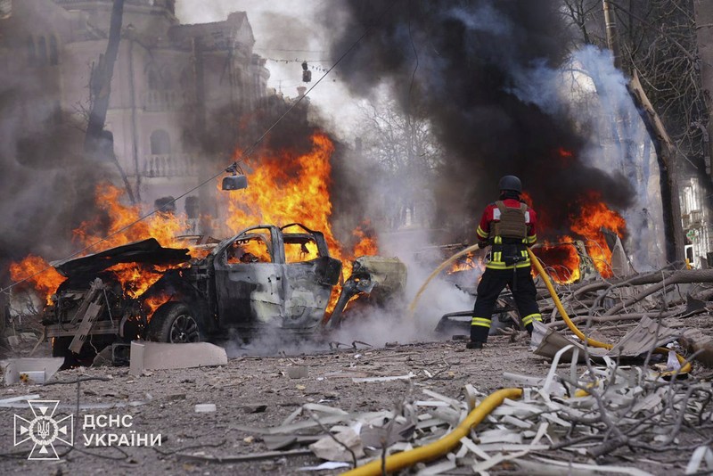 Russia Ukraine War The city center in the aftermath of the Russia's missile attack that killed at least 21 civilians in Sumy, Ukraine, Sunday, April 13, 2025. (AP Photo)