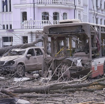 Dua Rudal Balistik Rusia Hantam Kota Sumy Ukraina 32 Orang Tewas