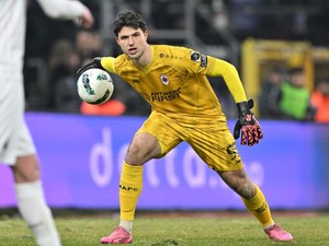 Senne Lammens Sosok Kiper yang Dipilih untuk Mengawal Gawang MU
