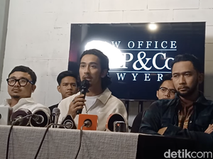 Abidzar Al-Ghifari Somasi 2 Netizen Diduga Penghina Umi Pipik