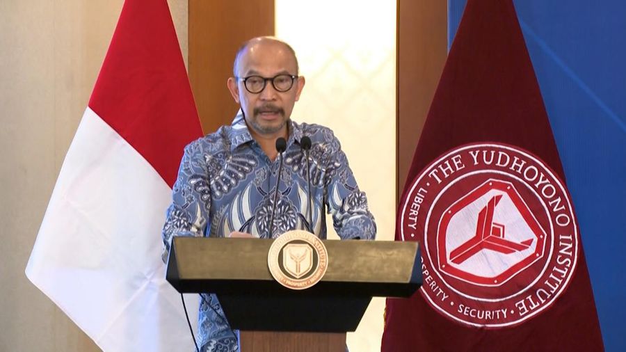 Anggota Dewan Ekonomi Nasional, Muhammad Chatib Basri di acara The Yudhoyono Institute, Minggu, (13/4/2025).  (CNBC Indonesia TV)