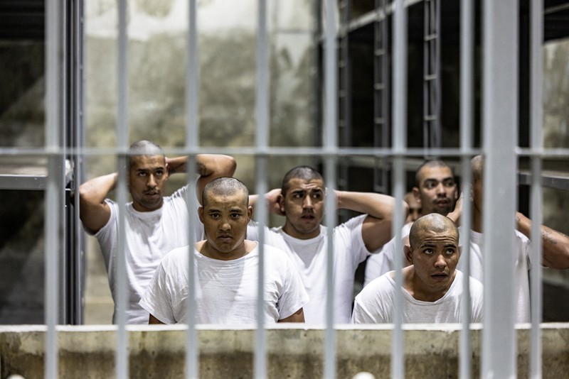 AS mendeportasi terduga anggota Tren de Aragua untuk dipenjara di El Salvador. (Handout via REUTERS)