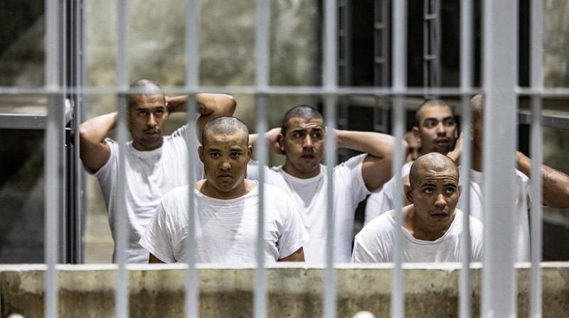 AS mendeportasi terduga anggota Tren de Aragua untuk dipenjara di El Salvador. (Handout via REUTERS)