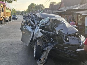 Petaka Truk Parkir di Jalan Poros Parepare-Barru Bikin Sopir Terios Tewas