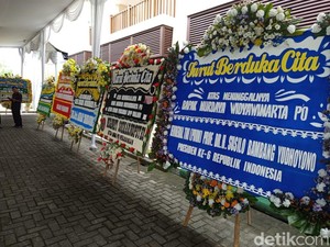 Megawati-SBY Kirim Bunga Dukacita untuk Mendiang Pemilik Pondok Indah Mall