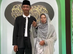 Viral Pernikahan Nenek Usia 63 dengan Pria Lebih Muda 24 Tahun, Kenal dari FB Viral Pernikahan Nenek Usia 63 dengan Pria Lebih Muda 24 Tahun, Kenal dari FB