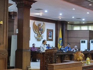 Koster Minta DPRD Ikut Sosialisasikan SE Gerakan Bali Bersih Sampah