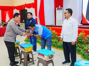 Kapolri Silaturahmi Kamtibmas di Riau, Bagikan 1.000 Paket Bansos untuk Masyarakat