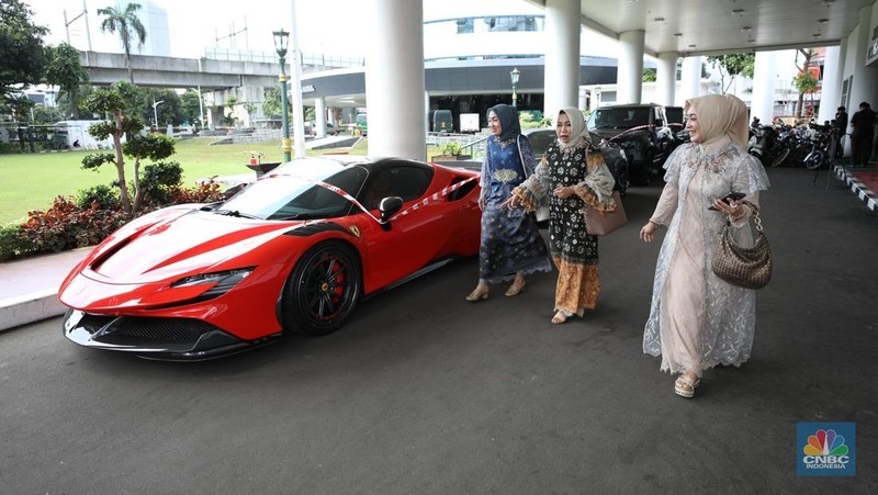 Kejaksaan Agung menyita puluhan sepeda motor mewah terkait kasus dugaan suap dan atau gratifikasi terkait perkara korupsi pemberian fasilitas ekspor crude palm oil (CPO) atau minyak sawit mentah di Pengadilan Negeri Jakarta Pusat, Senin (14/4/2025). (CNBC Indonesia/Tri Susilo)