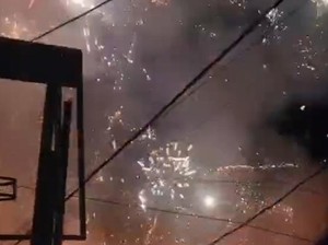 Momen Petasan Meledak di Langit Bogor Saat Toko Mainan Terbakar