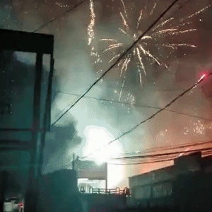 4 Fakta Petasan di Langit Bogor Ternyata Toko Mainan Kebakaran