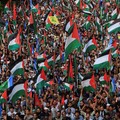 Kala Bumi Ngamuk ke Netanyahu: Demo Massal-Lempar Sepatu