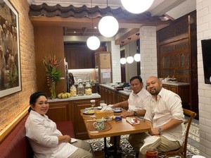 Prabowo Ucapkan Selamat Ultah ke Titiek, Unggah Foto Bertiga Bareng Didit