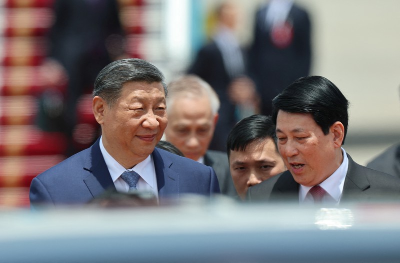 Presiden China Xi Jinping tiba untuk kunjungan kenegaraan dua hari di Bandara Internasional Noi Bai, Hanoi, Vietnam, Senin (14/4/2025). (REUTERS/Athit Perawongmetha/Pool) Presiden China Xi Jinping tiba untuk kunjungan kenegaraan dua hari di Bandara Internasional Noi Bai, Hanoi, Vietnam, Senin (14/4/2025). (REUTERS/Athit Perawongmetha/Pool)