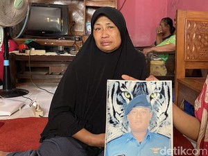 Ibu di Banyuwangi Mencari Kabar Anaknya yang Meninggal Bekerja di Kamboja