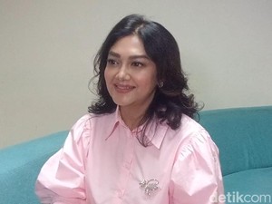 Pengalaman Seru Bella Saphira Rayakan Lebaran saat Umrah