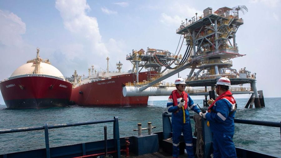Fasilitas unit regasifikasi dan penyimpanan LNG terapung (FSRU) Lampung yang dioperasikan PT PGN Tbk (PGAS). (Dok. PT PGN Tbk (PGAS))