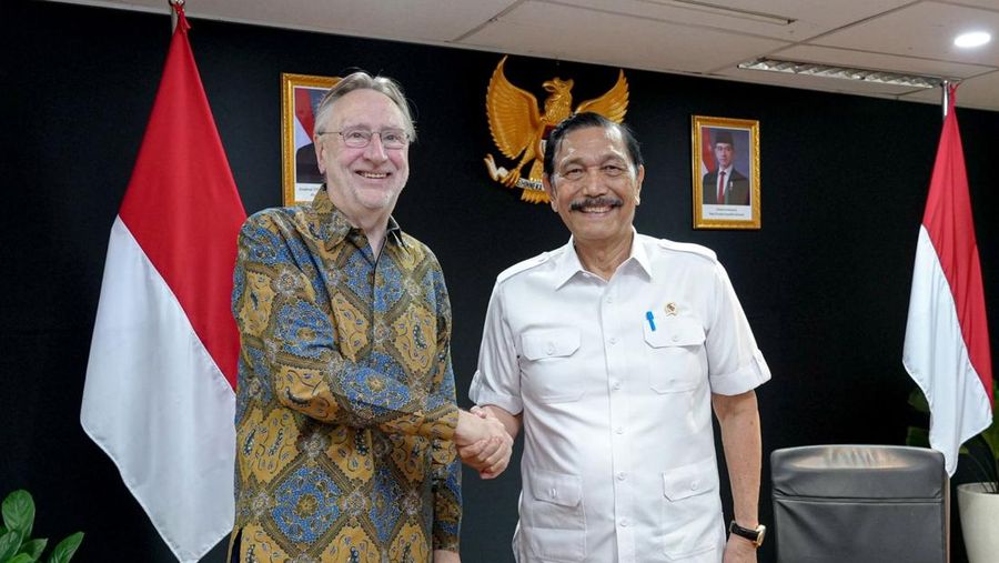 Ketua Dewan Ekonomi Nasional (DEN), Luhut Binsar Pandjaitan menerima delegasi Komite Perdagangan Internasional (INTA) dari Parlemen Uni Eropa, yang dipimpin oleh Hon. Bernd Lange pagi ini, Selasa (15/4/2025). (Dok. Media DEN)