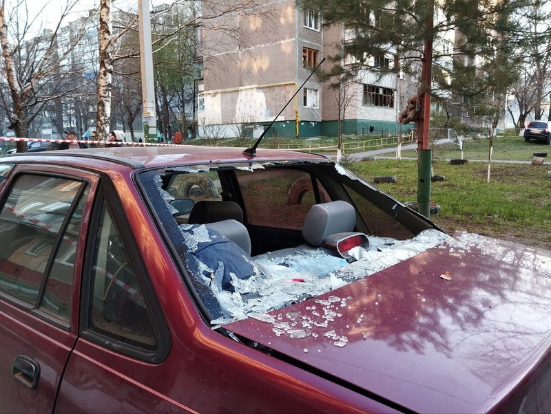 Kondisi sebuah gedung apartemen yang rusak akibat pesawat nirawak Ukraina di Kursk, Rusia, Senin (14/4/2025) waktu setempat. (Handout via REUTERS) Kondisi sebuah gedung apartemen yang rusak akibat pesawat nirawak Ukraina di Kursk, Rusia, Senin (14/4/2025) waktu setempat. (Handout via REUTERS)