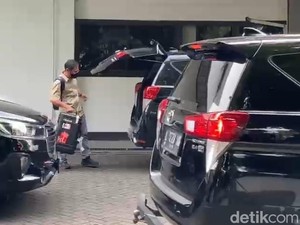 Video: KPK Bawa 2 Koper Usai Geledah KONI Jawa Timur