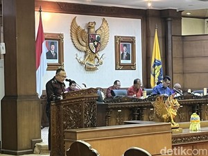 Dewan Rekomendasikan Perubahan Raperda Pungutan Wisatawan Asing Jadi Perda