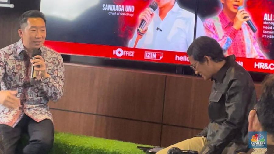 Managing Director Treasury Badan Pengelola Investasi Daya Anagata Nusantara (BPI Danantara) Ali Setiawan dan Sandiaga Uno. (CNBC Indonesia/Romys)