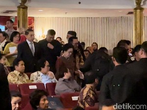 Bareng Kader PDIP, Megawati Tonton Teater Musikal soal Sejarah Sukarno