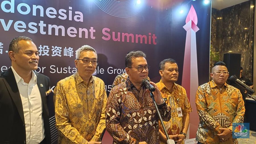 Menteri Perdagangan (Mendag) Budi Santoso dalam acara Indonesia Investment Summit: Projects for Sustainable Growth di Jakarta, Selasa (15/4/2025). (վ/Martyasari Rizky)
