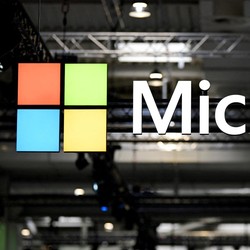 Microsoft Guyur Indonesia Rp 27 Triliun, Lapor ke Menkomdigi
