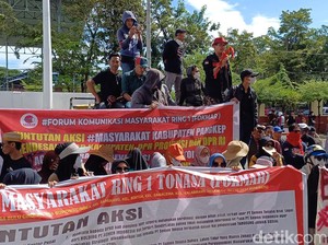 Warga di Pangkep Demo Tuntut Perbaikan Jalan-Lapangan Kerja ke Semen Tonasa