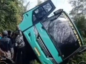 Sopir Bus Rombongan Pengantin di PALI Ngaku Banting Setir Hindari Truk