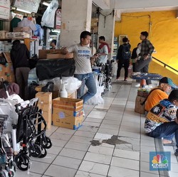 Dihajar Dolar AS, Pedagang Alkes Pasar Pramuka Tak Berani Naikin Harga