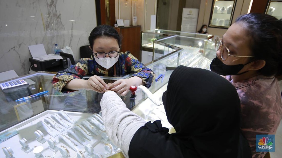 Harga Emas Galeri 24, UBS, Antam dan Antam Retro Hari Ini Banyak Turun