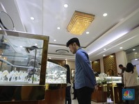 Harga Emas Galeri 24, UBS, Antam & Antam Retro Hari Ini Turun, Borong!