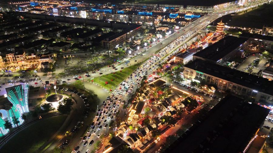 Ratusan Ribu Wisatawan Serbu PIK2 di Libur Lebaran 2025